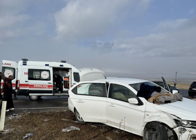 Ağrı’da 3 ayrı trafik kazasında 4 kişi yaralandı